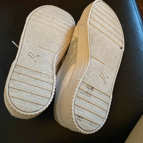 A nice comfortable pair of gym shoes - Picture 4 of 5